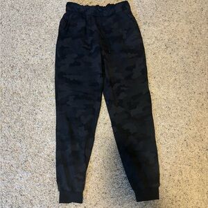 Lululemon camo stretch high rise joggers.